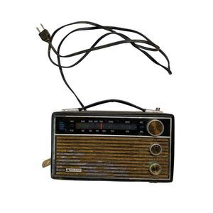 Vintage Midland International Two Band Solid State AM FM Portable Radio Black